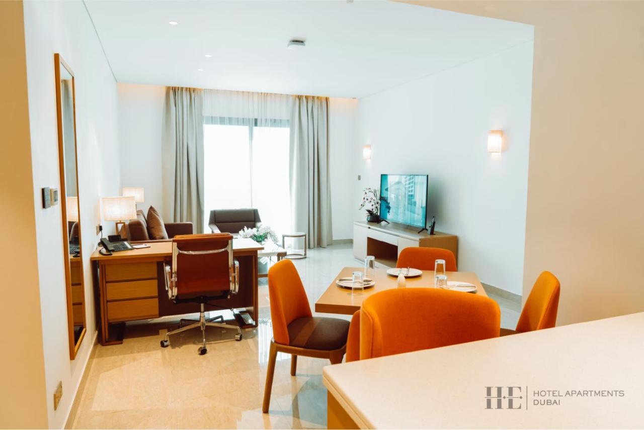 دبي He Hotel Apartments الغرفة الصورة A living room at the hotel