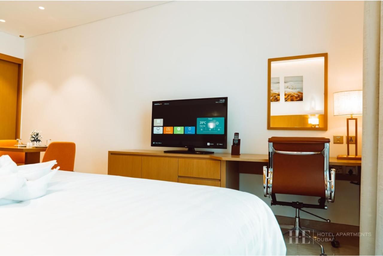 دبي He Hotel Apartments الغرفة الصورة A room at the hotel