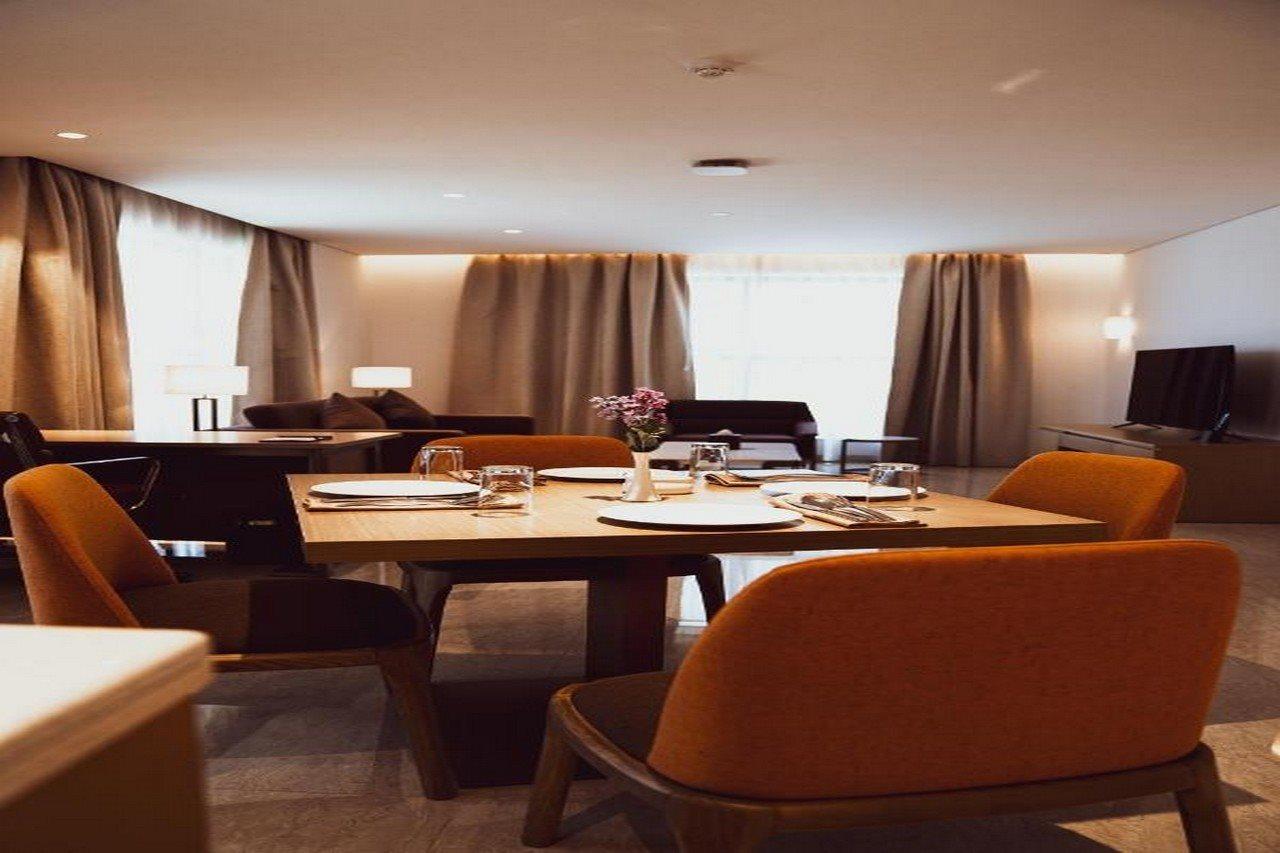 دبي He Hotel Apartments المظهر الخارجي الصورة The interior of a suite at the hotel